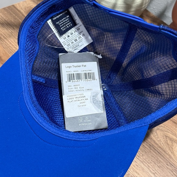 Arc’teryx NWT One Size Vitality Blue Logo Flat Brim Trucker Performance Hat - Picture 3 of 6
